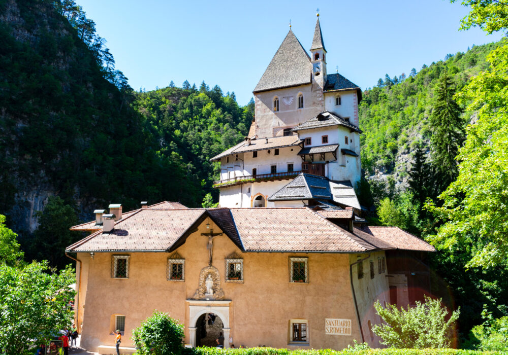 Il Santuario di San Romedio: un luogo caratteristico e imperdibile!